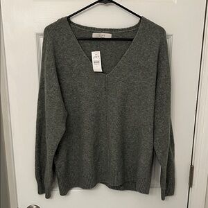 LOFT Women's V-Neck Sweater in Grey